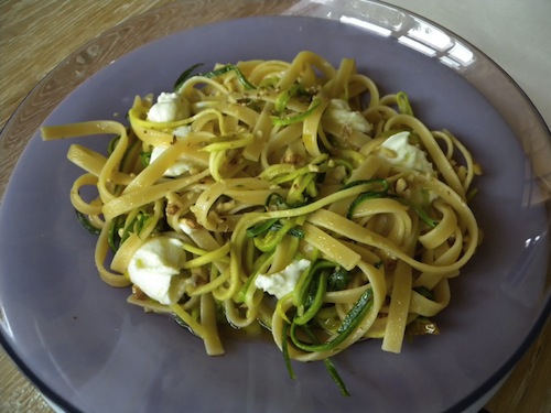 linguine zucchine e mozzarella